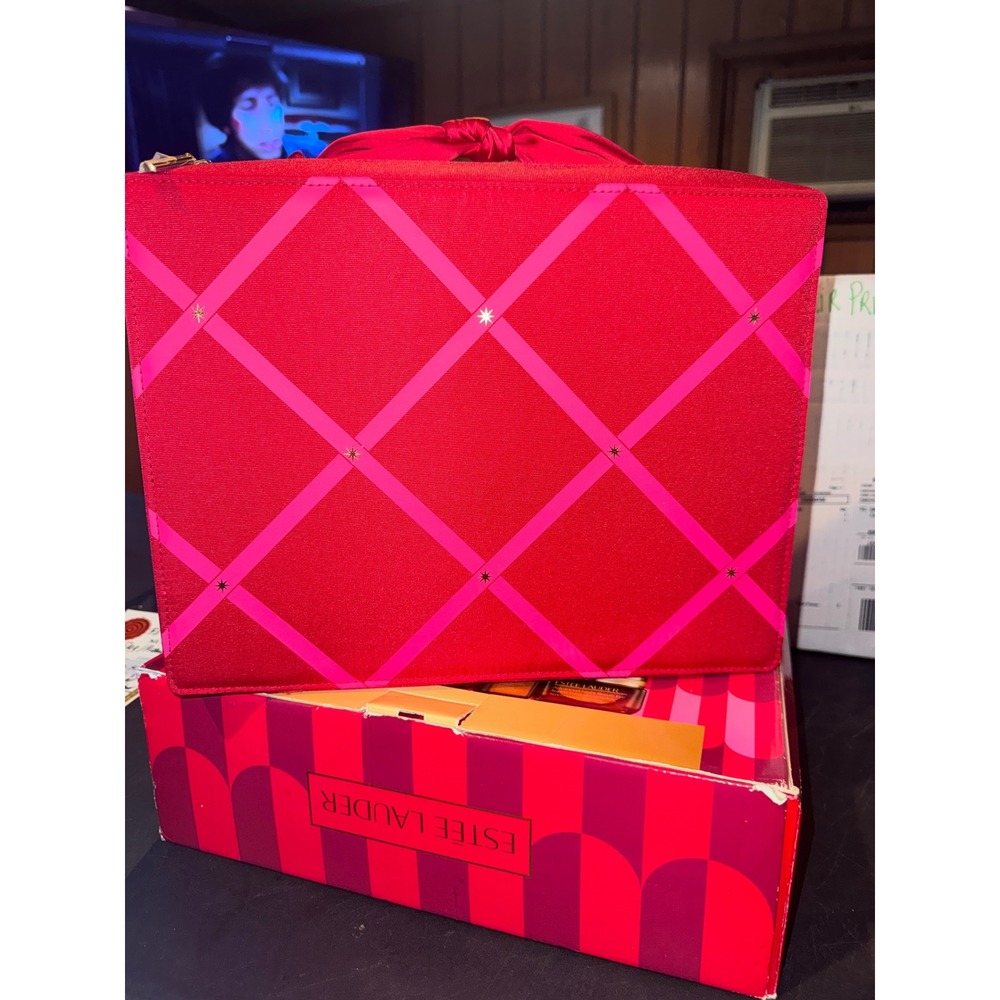Estee Lauder Holiday Blockbuster Gift Set 12-Pc Skincare Makeup Train Case NEW - Picture 5 of 5